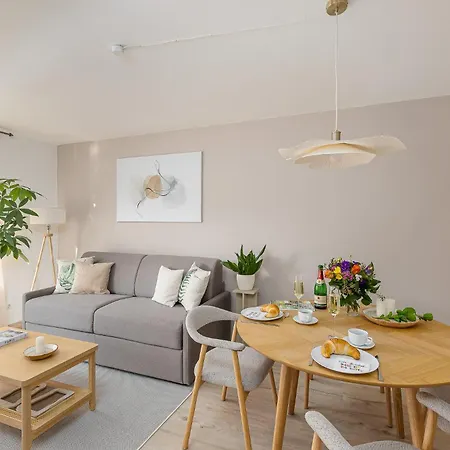 Troja Living Helena - Zentral In Apartment