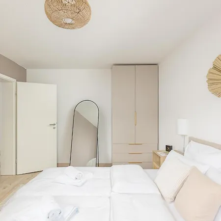 Troja Living Helena - Zentral In Apartament